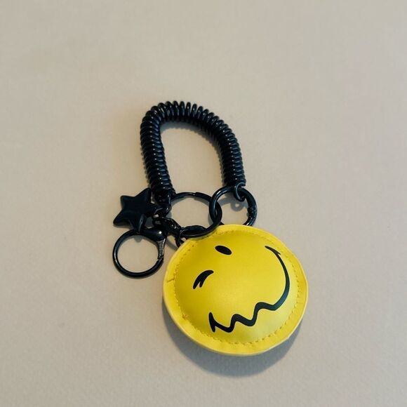 Smiley face keychain M1119 - Picture 2 of 4